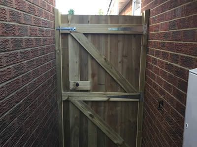 Side gate